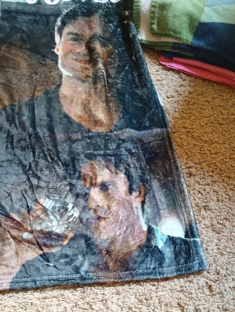 Vampire Diaries Blanket - Picture 5 of 10